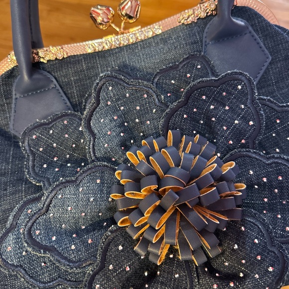 Elegant Navy Floral Handbag - Picture 3 of 13